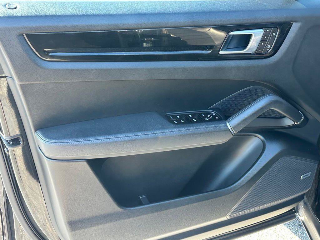 Used 2022 Porsche Cayenne S AWD/4WD image 22