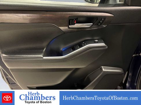 Used 2022 Toyota Highlander Platinum AWD/4WD image 15