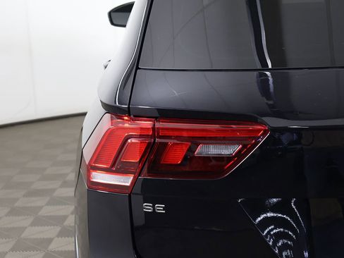 Used 2022 Volkswagen Tiguan SE R-Line AWD/4WD image 16