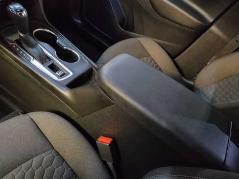 Used 2020 Chevrolet Equinox LT w/ Driver Convenience Package image 26