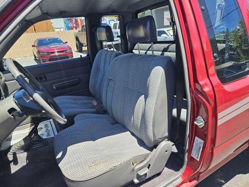 Used 1990 Toyota Pickup Deluxe AWD/4WD image 9