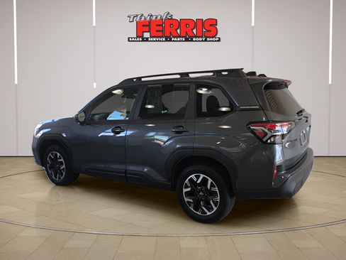 Used 2025 Subaru Forester Premium AWD/4WD image 7