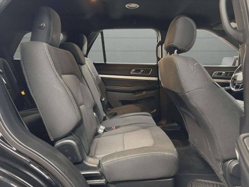 Used 2017 Ford Explorer XLT FWD image 25