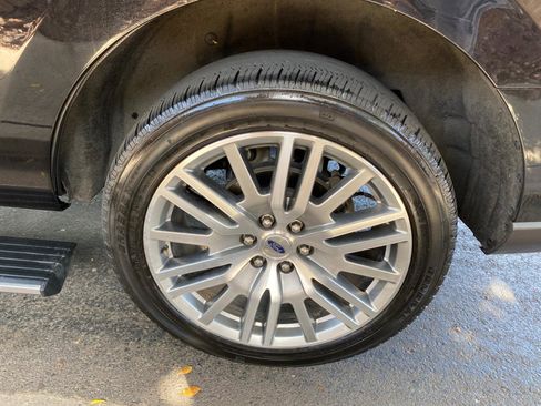 Used 2024 Ford Expedition Limited AWD/4WD image 28