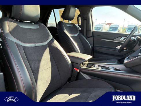 Used 2025 Ford Explorer ST w/ Sun And Sound Package AWD/4WD image 19