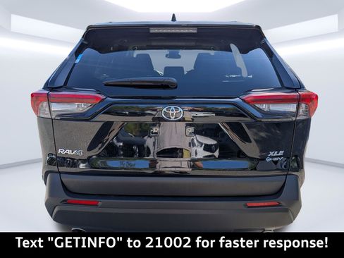 Used 2025 Toyota RAV4 XLE w/ Convenience Package image 5