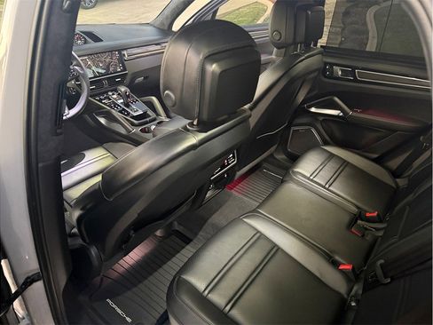 Used 2023 Porsche Cayenne Turbo image 31