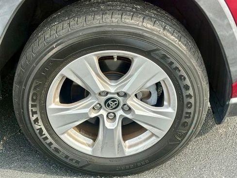 Used 2019 Toyota RAV4 XLE FWD image 29