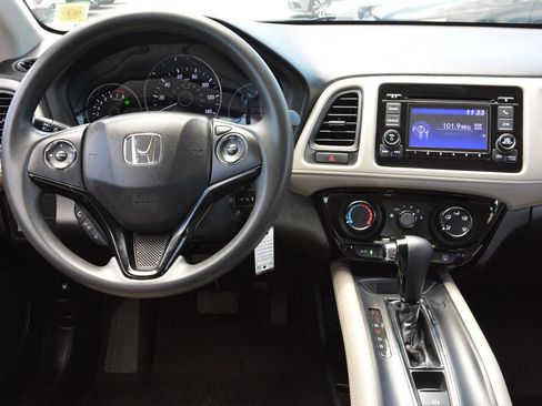 Used 2018 Honda HR-V LX image 10