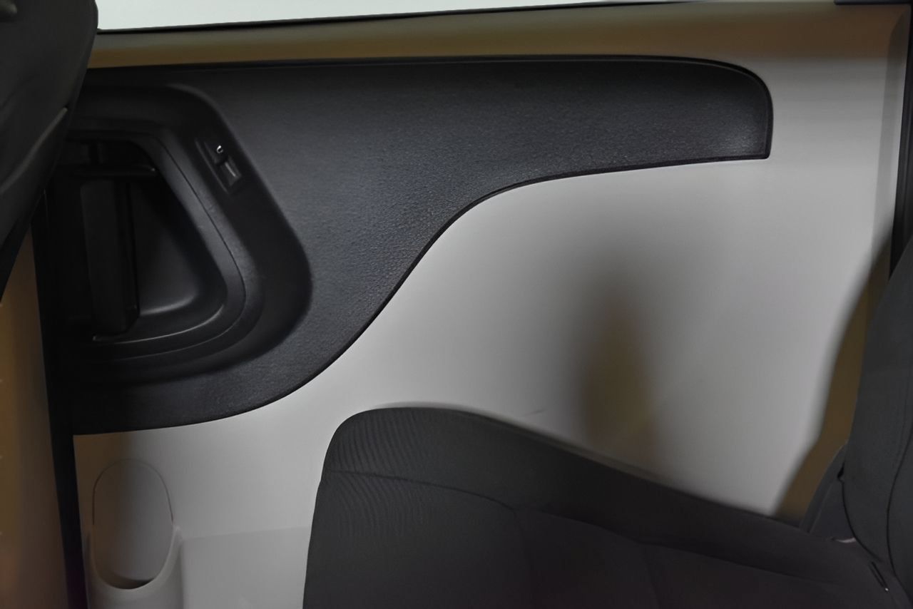 Used 2018 Dodge Grand Caravan SE w/ UConnect Hands-Free Group FWD image 9