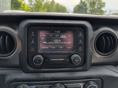 Used 2018 Jeep Wrangler Sport AWD/4WD image 17