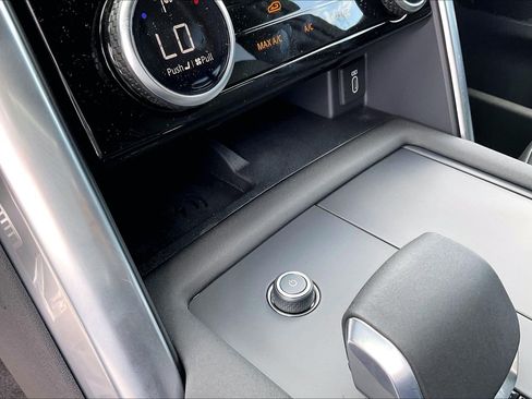 New 2026 Land Rover Discovery Dynamic SE AWD/4WD image 24