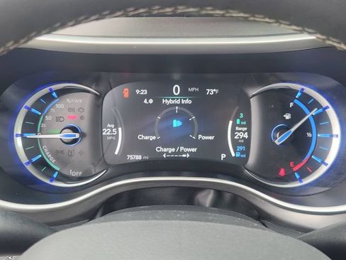 Used 2023 Chrysler Pacifica Touring-L FWD image 12