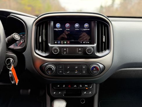 Used 2022 Chevrolet Colorado Z71 w/ Safety Package image 19