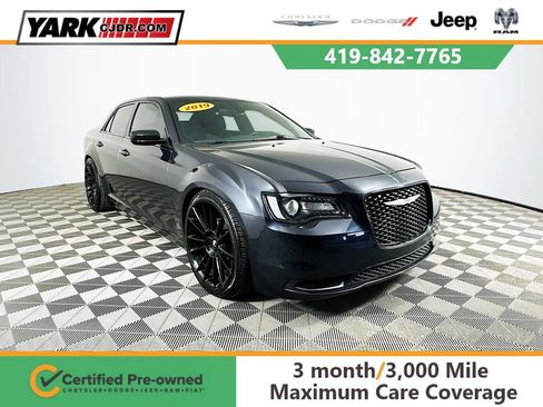 Used 2019 Chrysler 300 Touring w/ Sport Appearance Package image 1