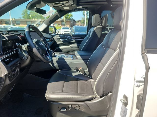 Used 2022 Cadillac Escalade ESV Sport w/ Touring Package AWD/4WD image 13