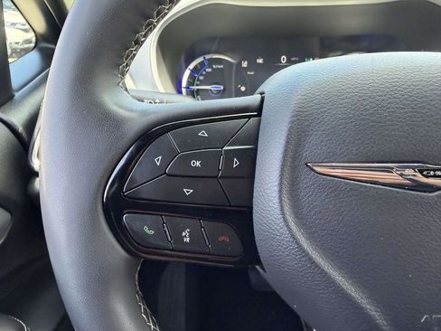 Used 2024 Chrysler Pacifica Limited FWD image 34
