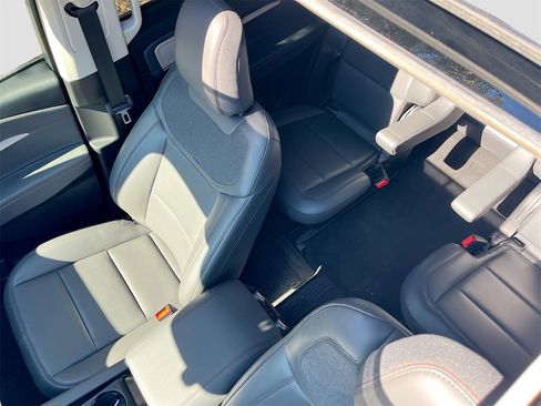 Used 2025 Ford Explorer Active w/ Active Comfort Package image 22