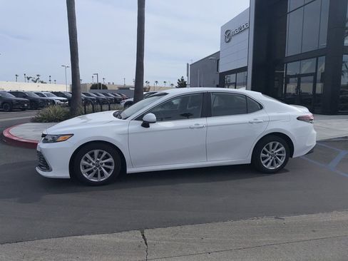 Used 2021 Toyota Camry LE image 5
