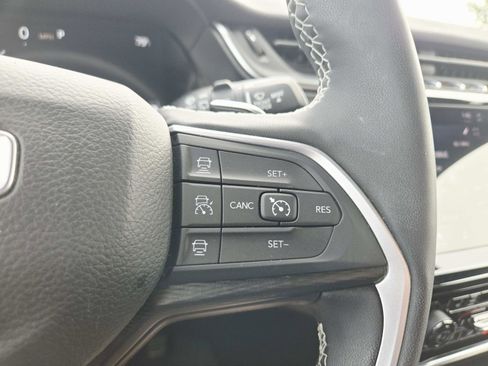 Used 2024 Jeep Grand Cherokee Altitude image 23