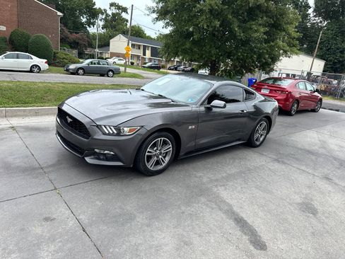 Used 2016 Ford Mustang Coupe RWD image 2
