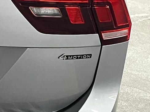 Certified 2022 Volkswagen Tiguan SE R-Line image 35