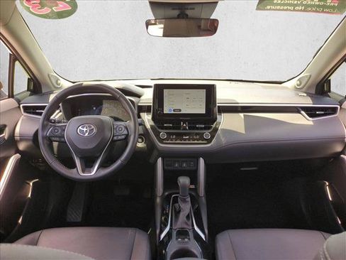 Used 2023 Toyota Corolla Cross XLE w/ Convenience Package FWD image 18