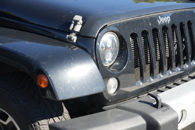 Used 2014 Jeep Wrangler Unlimited Sahara w/ Dual Top Group AWD/4WD image 4
