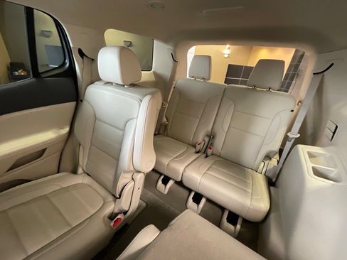 Used 2023 GMC Acadia Denali w/ Denali Technology Package AWD/4WD image 24