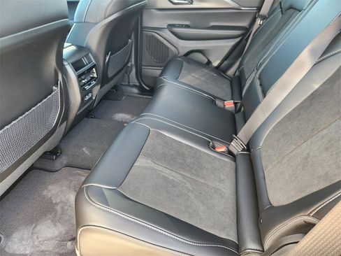 New 2025 Jeep Grand Cherokee Altitude image 20