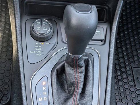 Used 2021 Jeep Cherokee Trailhawk AWD/4WD image 13