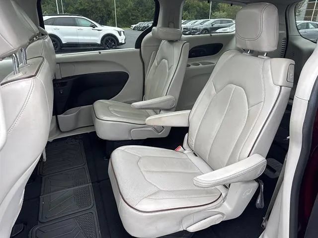 Used 2020 Chrysler Pacifica Limited FWD image 14