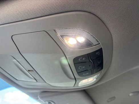 Used 2023 Chrysler Pacifica Touring-L FWD image 28