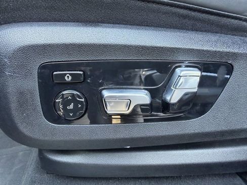 Used 2025 BMW X7 xDrive40i w/ M Sport Package AWD/4WD image 28