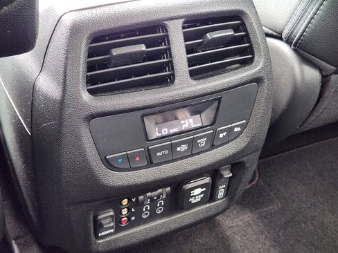 Used 2018 Honda Pilot Touring image 37