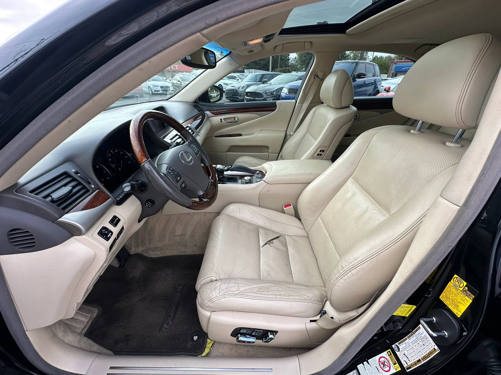 Used 2014 Lexus LS 460 AWD w/ Comfort Package image 10