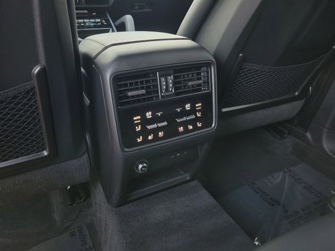 Used 2025 Porsche Cayenne image 13