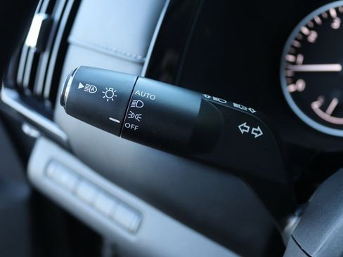 Used 2022 Nissan Pathfinder S image 23