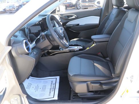 New 2026 Chevrolet Trax LT w/ Driver Confidence Package image 13