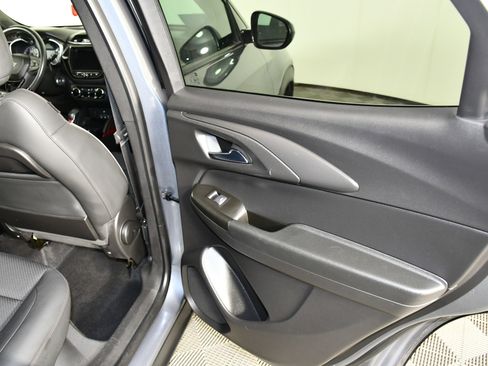 Used 2021 Chevrolet TrailBlazer RS w/ Sun and Liftgate Package image 43