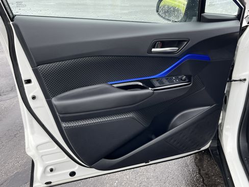 Used 2020 Toyota C-HR XLE image 17