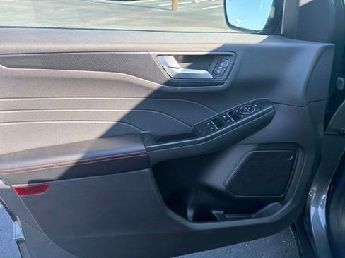 Used 2025 Ford Escape ST-Line FWD image 25