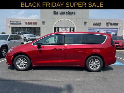 New 2025 Chrysler Pacifica Select