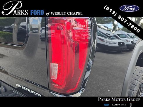 Used 2023 GMC Sierra 2500 Denali w/ Denali Black Diamond Edition AWD/4WD image 7