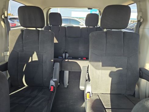 Used 2013 Chrysler Town & Country Touring image 14