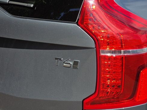 Used 2017 Volvo XC90 T6 Momentum w/ Vision Package AWD/4WD image 34