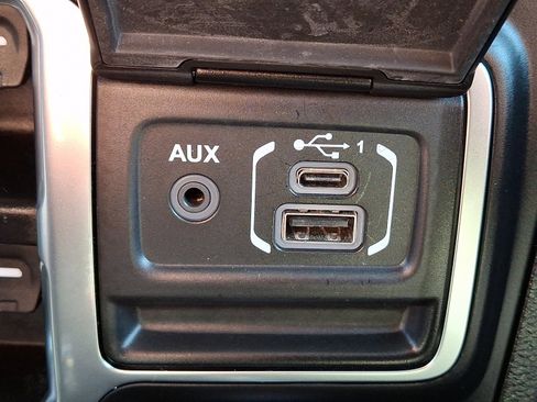Used 2021 Jeep Gladiator Rubicon w/ LED Lighting Group AWD/4WD image 23