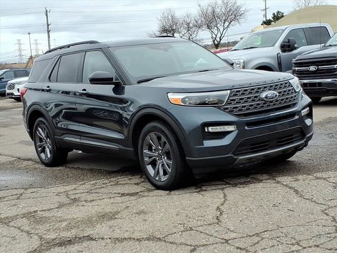 Used 2023 Ford Explorer XLT w/ Equipment Group 202A image 7