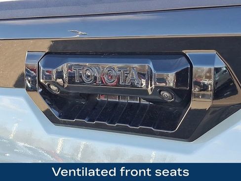 Used 2024 Toyota Tundra Platinum image 33
