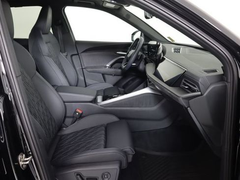 Used 2025 Audi SQ5 Prestige w/ Prestige Package AWD/4WD image 13